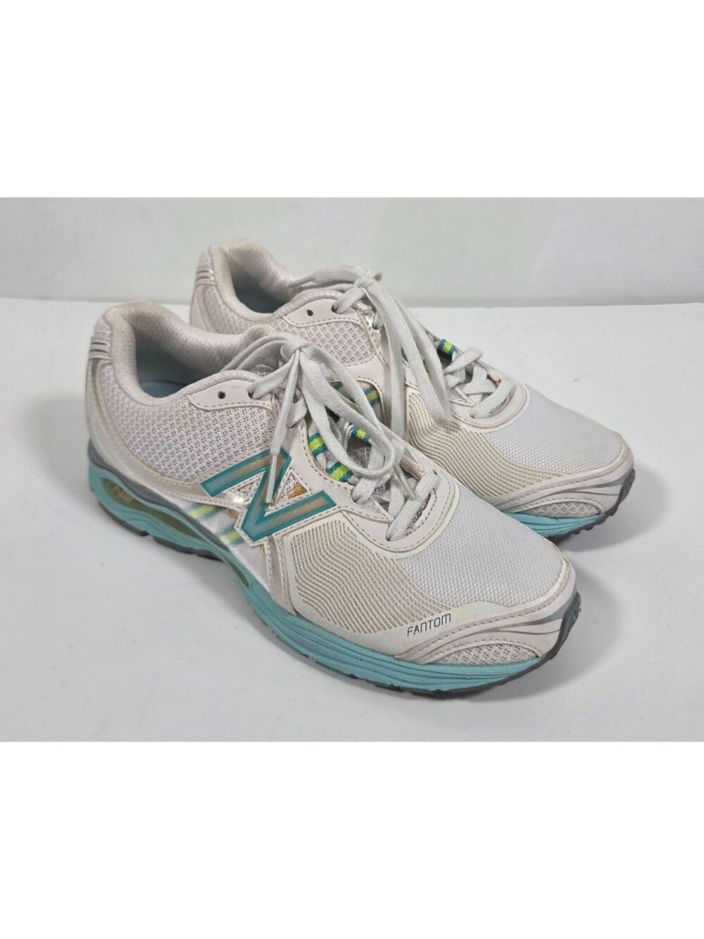 New Balance Women's White and Teal Running Shoes size 6.5